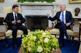 Presiden Ukraina Volodymyr Zelensky (kiri) bertemu presiden AS Joe Biden di Gedung Putih.Foto Telegram