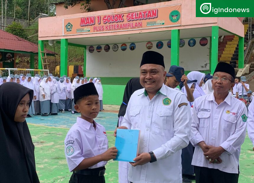 Kepala Kamenag Solok Selatan Berkah Buku Gratis Untuk Siswa Se Madrasah Di Solok Selatan