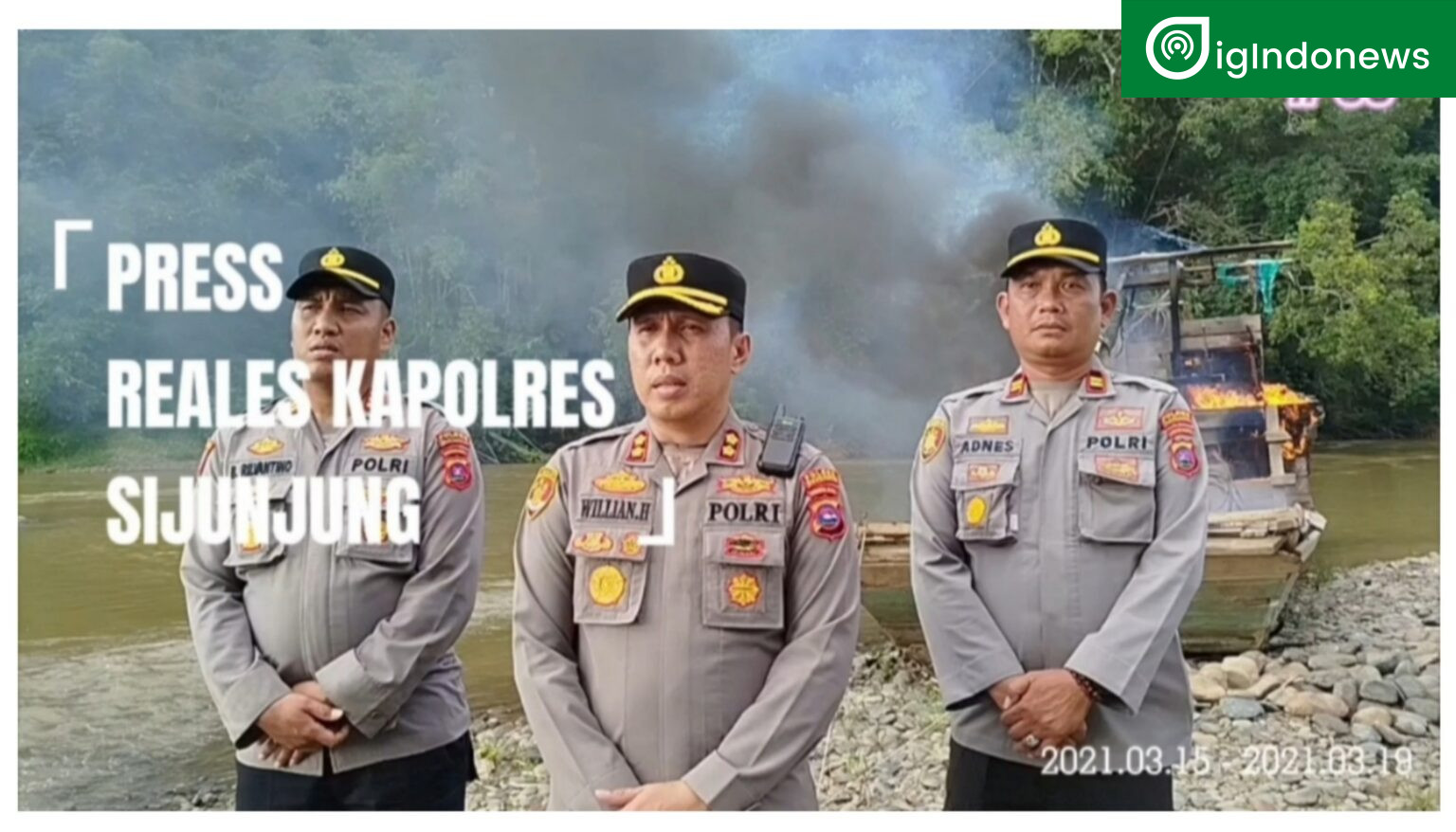Kapolres Sijunjung di TKP dalam menertibkan satu unit kapal PETI di Nagari Padang Laweh