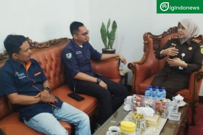 Diskusi Bersama Kepala Kajari Rina Idawani dengan Ketua KNPI Kabupaten Sijunjung dan GP Ansor Sijunjung