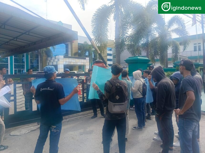 Masa aksi demo depan Kakanwil Kamenag Sumut, Ini Tuntutannya