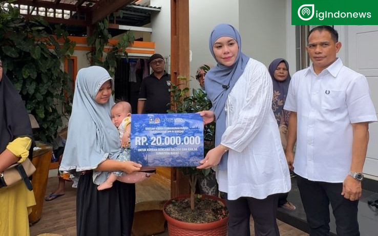 Anggota DPR RI Athari Gauthi Ardi serahkan bantuan Subsidi Rumah Relokasi Mandiri di Kota Padang