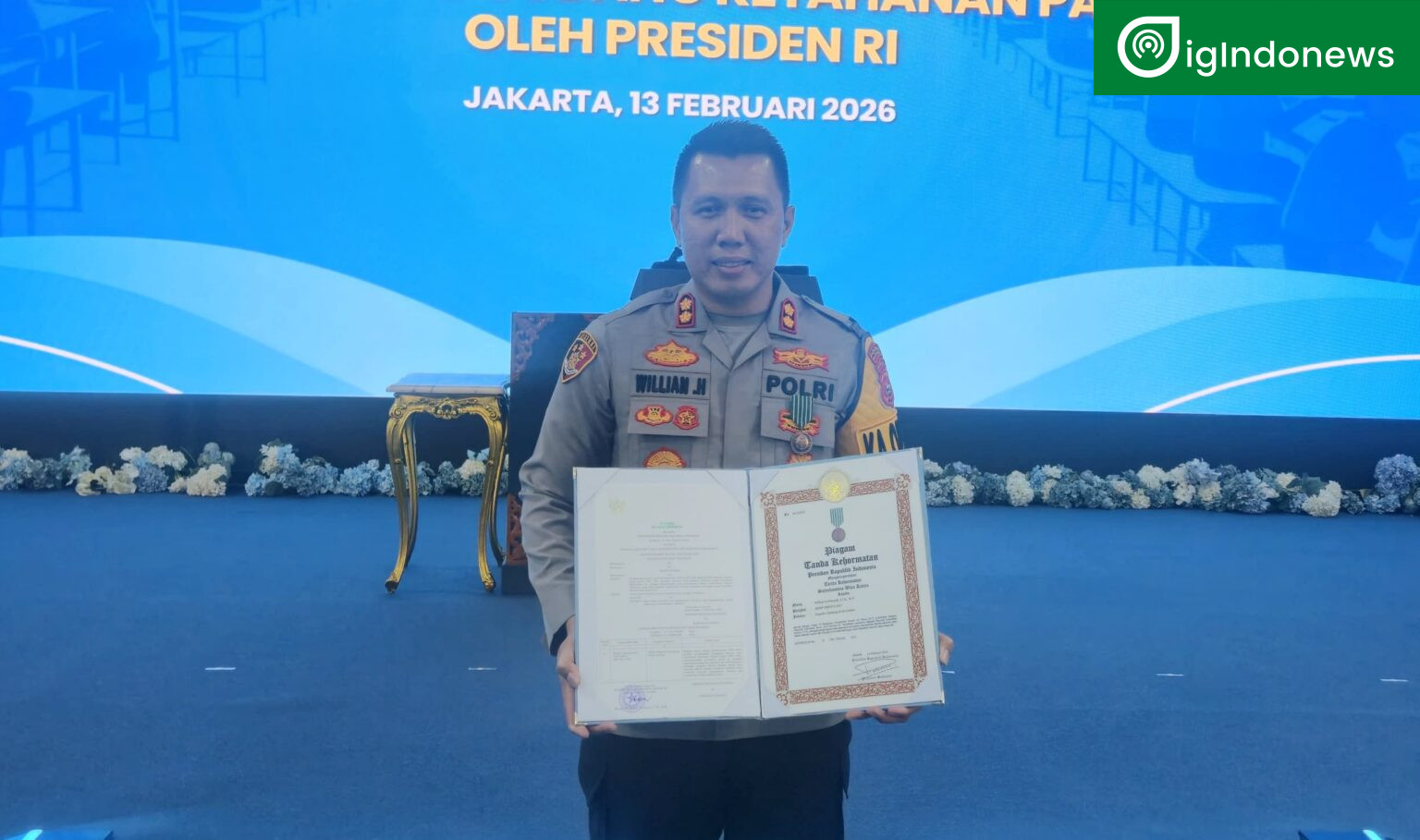 Kapolres Sijunjung AKBP Willian Harbensyah, SIK, MH Terima penghargaaan dari Presiden RI Prabowo Subianto