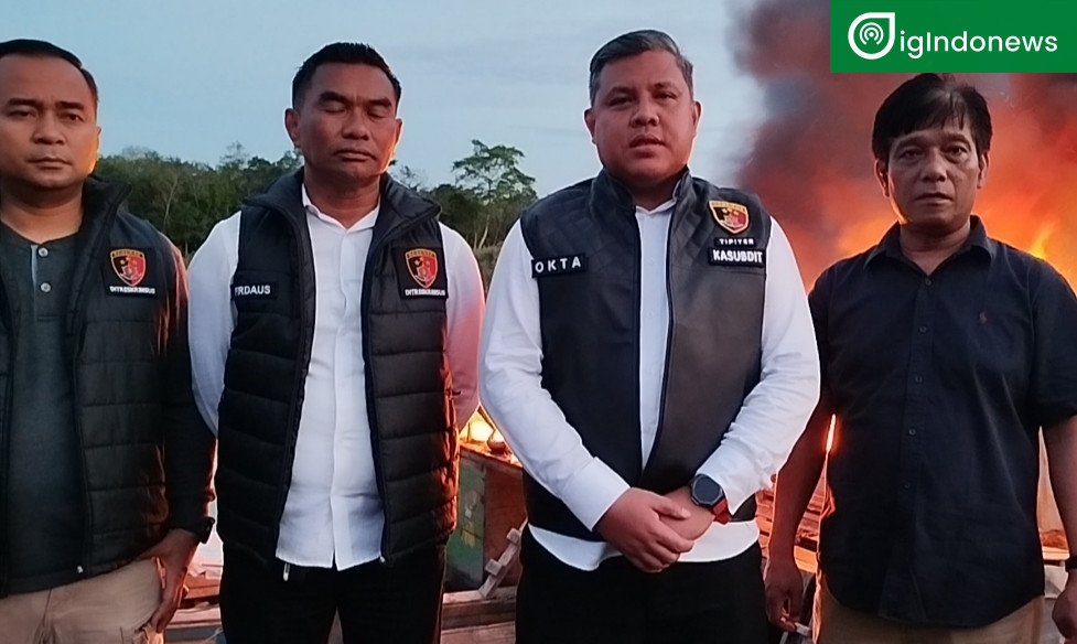 Kasubdit Dirkrimsus Polda Sumbar bersama Kasat Reskrim Polres Sijunjung menertibkan tambah emas ilegal